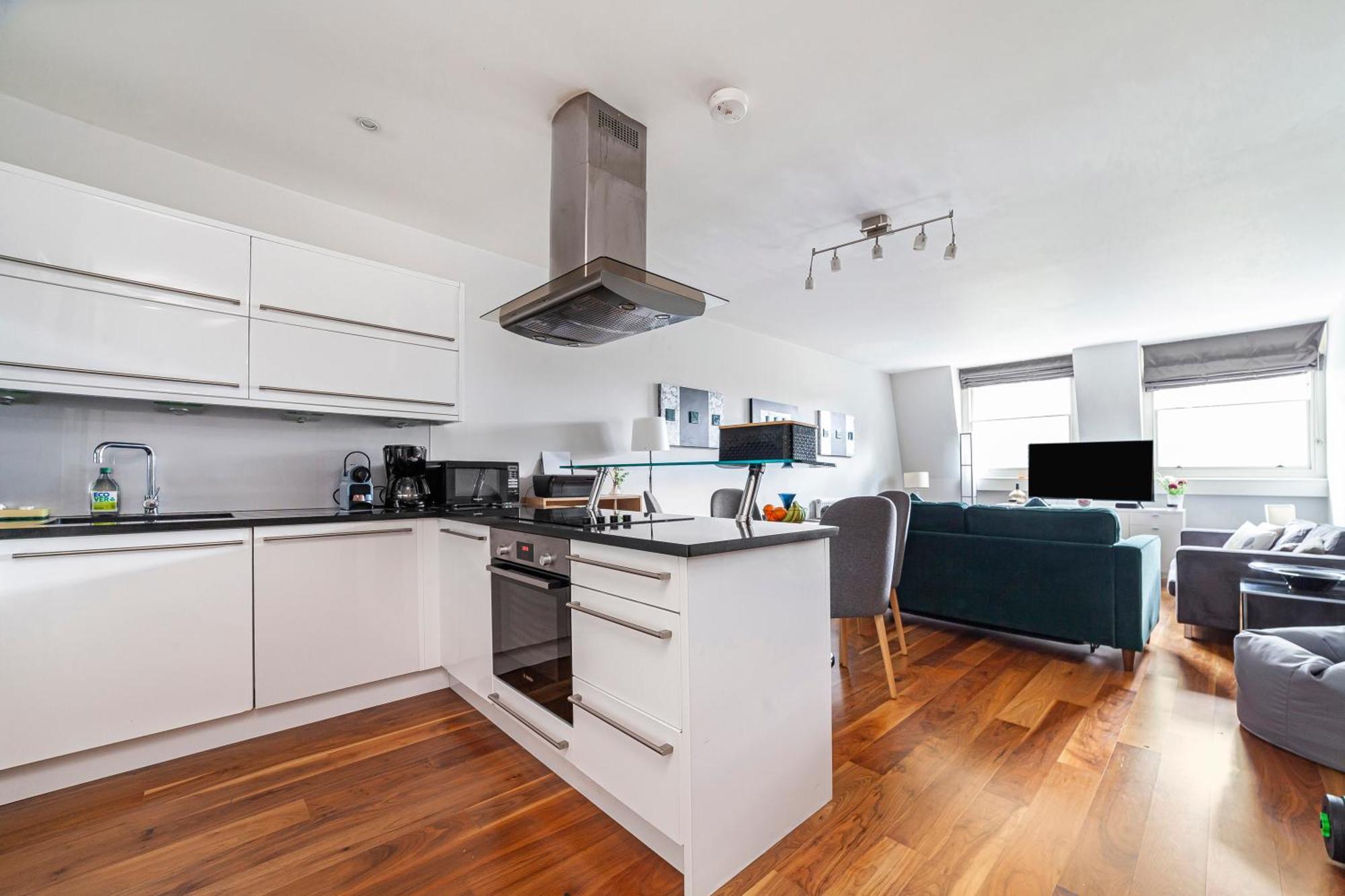 Deluxe Holborn Two Bedroom Apartment 런던 외부 사진