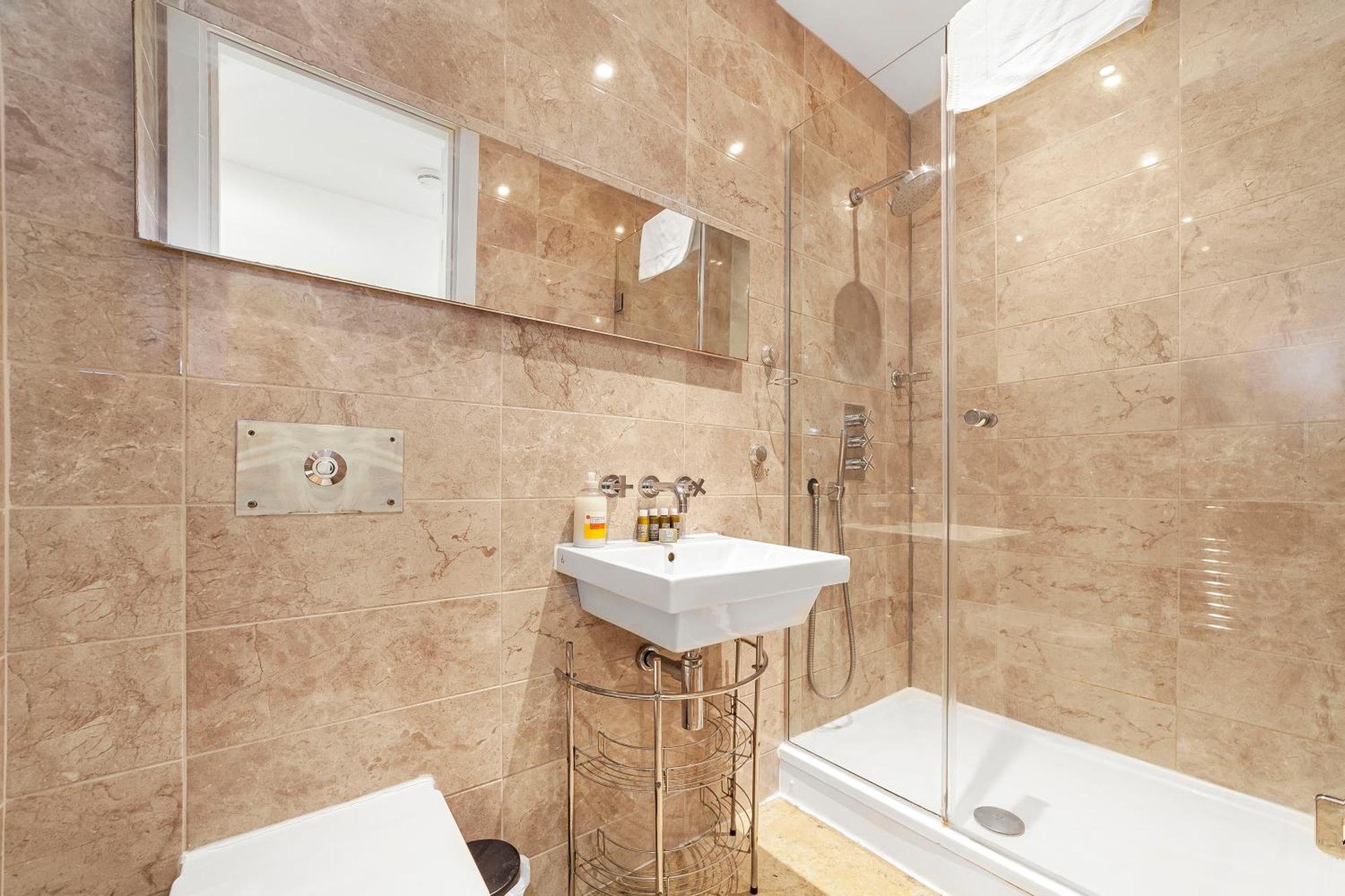 Deluxe Holborn Two Bedroom Apartment 런던 외부 사진